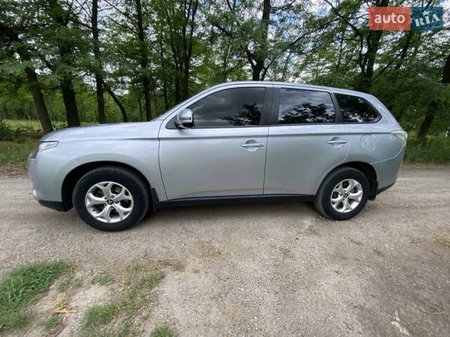 Серый Мицубиси Аутлендер, объемом двигателя 2 л и пробегом 203 тыс. км за 10999 $, фото 3 на Automoto.ua
