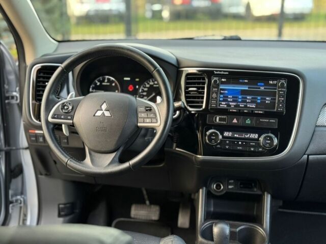 Сірий Міцубісі Аутлендер, об'ємом двигуна 2.3 л та пробігом 190 тис. км за 13800 $, фото 7 на Automoto.ua