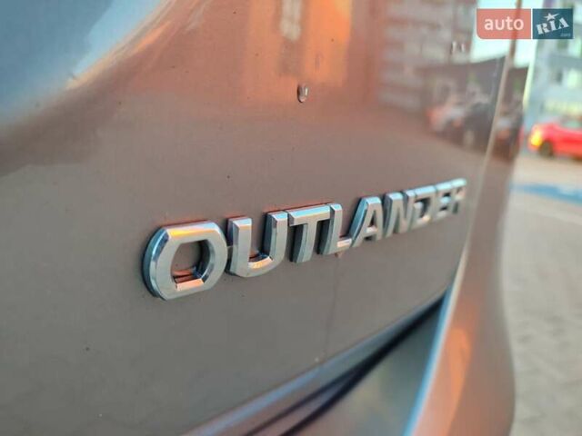 Серый Мицубиси Аутлендер, объемом двигателя 2.3 л и пробегом 250 тыс. км за 13999 $, фото 105 на Automoto.ua