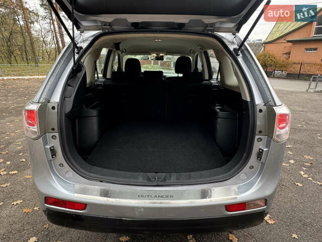 Сірий Міцубісі Аутлендер, об'ємом двигуна 2.36 л та пробігом 177 тис. км за 13499 $, фото 10 на Automoto.ua