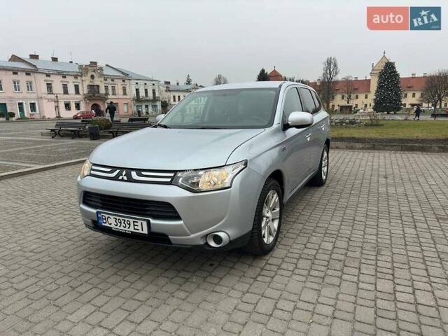 Сірий Міцубісі Аутлендер, об'ємом двигуна 2.36 л та пробігом 145 тис. км за 10700 $, фото 1 на Automoto.ua