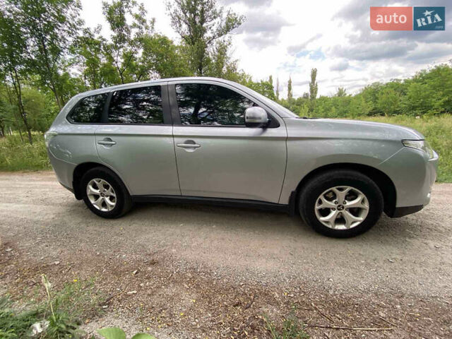 Серый Мицубиси Аутлендер, объемом двигателя 2 л и пробегом 203 тыс. км за 10999 $, фото 5 на Automoto.ua
