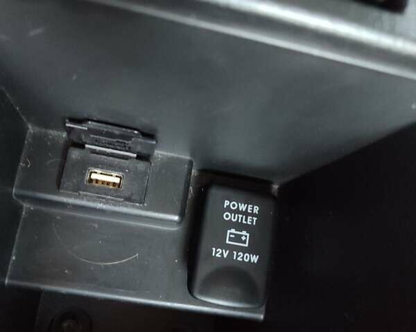 Серый Мицубиси Аутлендер, объемом двигателя 2.3 л и пробегом 250 тыс. км за 12999 $, фото 77 на Automoto.ua