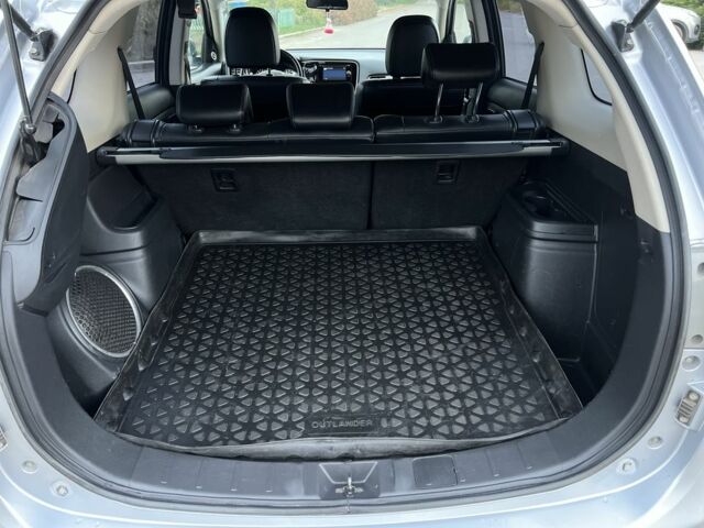 Серый Мицубиси Аутлендер, объемом двигателя 2.4 л и пробегом 199 тыс. км за 13200 $, фото 13 на Automoto.ua