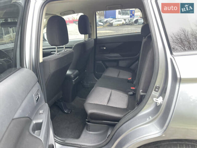 Сірий Міцубісі Аутлендер, об'ємом двигуна 2.4 л та пробігом 240 тис. км за 9999 $, фото 12 на Automoto.ua