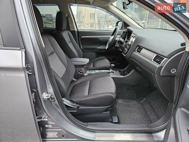 Серый Мицубиси Аутлендер, объемом двигателя 2.4 л и пробегом 72 тыс. км за 15900 $, фото 26 на Automoto.ua