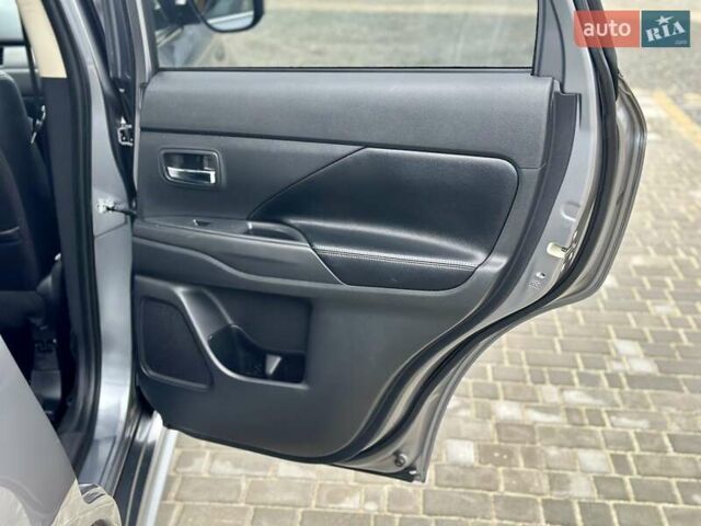 Сірий Міцубісі Аутлендер, об'ємом двигуна 2.3 л та пробігом 207 тис. км за 13700 $, фото 47 на Automoto.ua