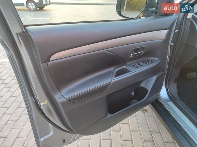 Серый Мицубиси Аутлендер, объемом двигателя 2.3 л и пробегом 250 тыс. км за 13499 $, фото 86 на Automoto.ua