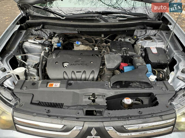 Сірий Міцубісі Аутлендер, об'ємом двигуна 2.36 л та пробігом 177 тис. км за 13499 $, фото 20 на Automoto.ua