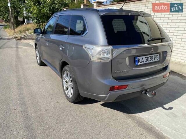 Міцубісі Аутлендер 2013 у Києві на Automoto.ua Сірий Міцубісі Аутлендер, об'ємом двигуна 2 л та пробігом 258 тис. км за 13700 $, фото 19 на Automoto.ua