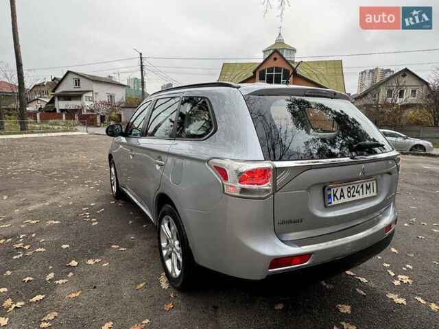 Сірий Міцубісі Аутлендер, об'ємом двигуна 2.36 л та пробігом 177 тис. км за 13499 $, фото 6 на Automoto.ua