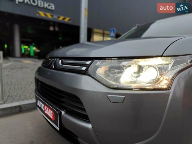 Серый Мицубиси Аутлендер, объемом двигателя 2.4 л и пробегом 209 тыс. км за 10990 $, фото 1 на Automoto.ua