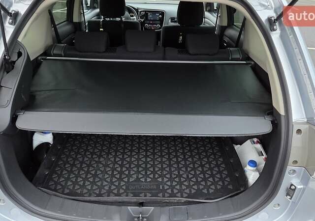 Серый Мицубиси Аутлендер, объемом двигателя 2.36 л и пробегом 54 тыс. км за 15400 $, фото 10 на Automoto.ua