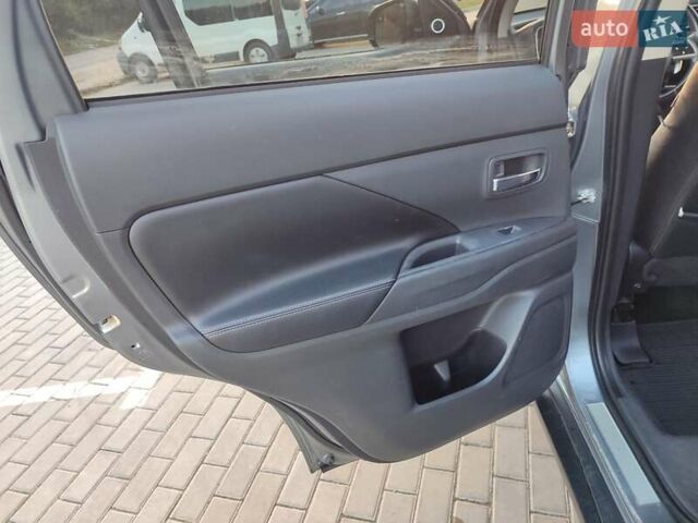 Серый Мицубиси Аутлендер, объемом двигателя 2.3 л и пробегом 250 тыс. км за 13999 $, фото 60 на Automoto.ua