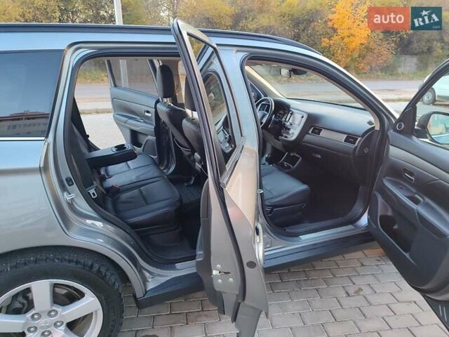 Серый Мицубиси Аутлендер, объемом двигателя 2.3 л и пробегом 250 тыс. км за 12999 $, фото 94 на Automoto.ua