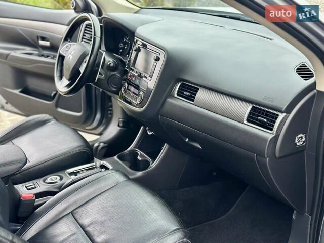 Сірий Міцубісі Аутлендер, об'ємом двигуна 2.3 л та пробігом 207 тис. км за 13700 $, фото 37 на Automoto.ua