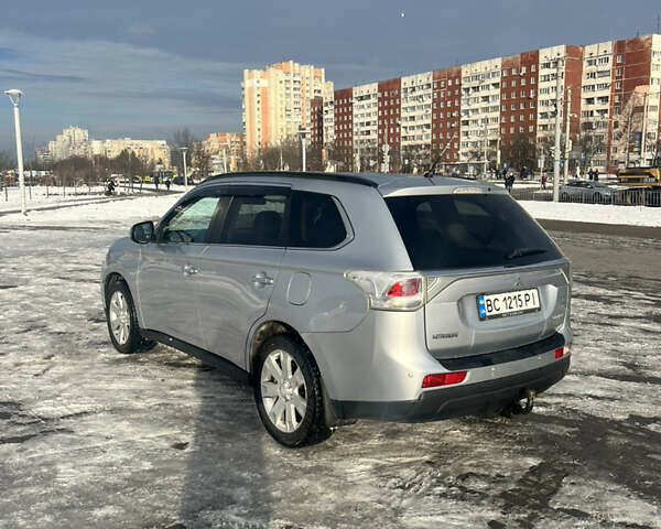 Серый Мицубиси Аутлендер, объемом двигателя 2.27 л и пробегом 270 тыс. км за 12800 $, фото 3 на Automoto.ua