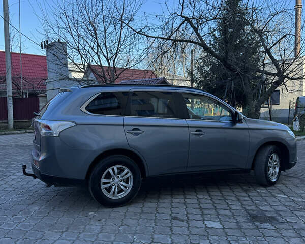 Серый Мицубиси Аутлендер, объемом двигателя 2.2 л и пробегом 200 тыс. км за 13200 $, фото 6 на Automoto.ua