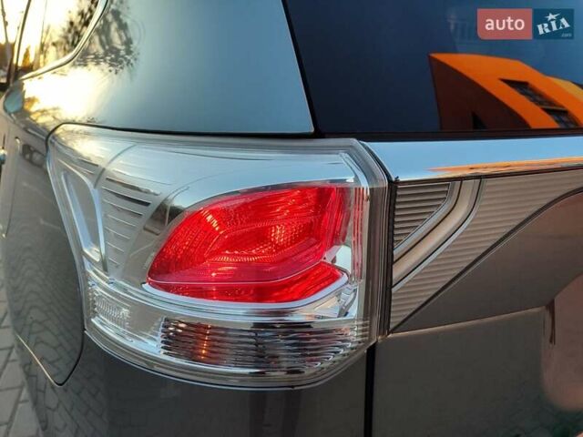 Серый Мицубиси Аутлендер, объемом двигателя 2.3 л и пробегом 250 тыс. км за 13999 $, фото 14 на Automoto.ua