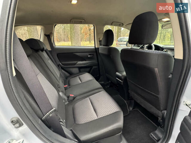 Сірий Міцубісі Аутлендер, об'ємом двигуна 2.36 л та пробігом 177 тис. км за 13499 $, фото 16 на Automoto.ua