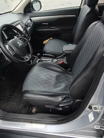 Сірий Міцубісі Аутлендер, об'ємом двигуна 2 л та пробігом 231 тис. км за 12200 $, фото 5 на Automoto.ua