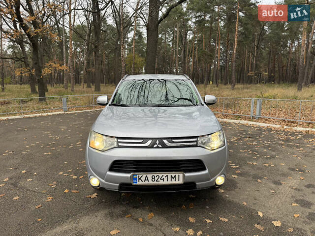 Сірий Міцубісі Аутлендер, об'ємом двигуна 2.36 л та пробігом 177 тис. км за 13499 $, фото 2 на Automoto.ua