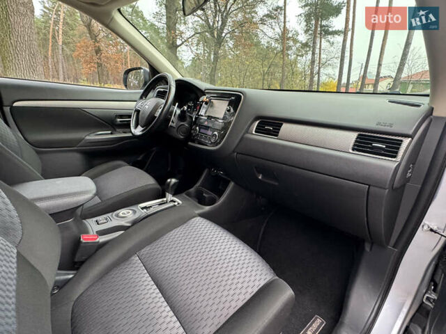Сірий Міцубісі Аутлендер, об'ємом двигуна 2.36 л та пробігом 177 тис. км за 13499 $, фото 29 на Automoto.ua