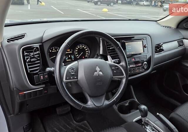 Серый Мицубиси Аутлендер, объемом двигателя 2.36 л и пробегом 54 тыс. км за 15400 $, фото 13 на Automoto.ua