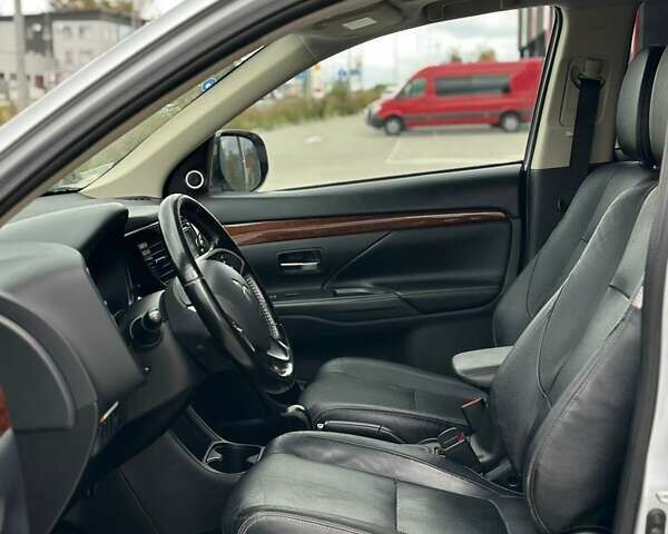 Серый Мицубиси Аутлендер, объемом двигателя 2.4 л и пробегом 228 тыс. км за 13999 $, фото 10 на Automoto.ua