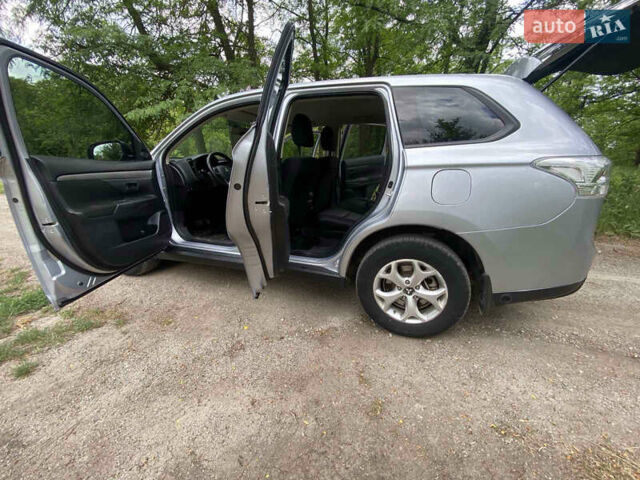 Серый Мицубиси Аутлендер, объемом двигателя 2 л и пробегом 203 тыс. км за 10999 $, фото 9 на Automoto.ua