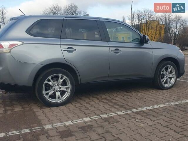 Сірий Міцубісі Аутлендер, об'ємом двигуна 2.36 л та пробігом 265 тис. км за 10300 $, фото 4 на Automoto.ua