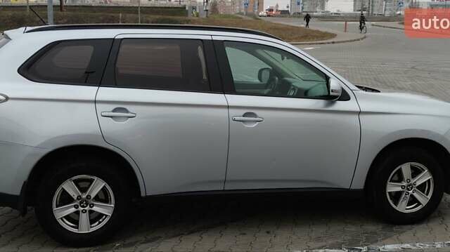 Сірий Міцубісі Аутлендер, об'ємом двигуна 2 л та пробігом 231 тис. км за 12200 $, фото 3 на Automoto.ua