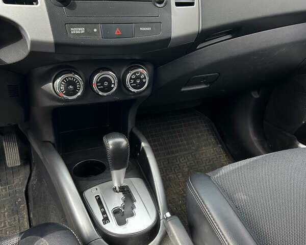 Серый Мицубиси Аутлендер, объемом двигателя 2.4 л и пробегом 278 тыс. км за 11300 $, фото 9 на Automoto.ua