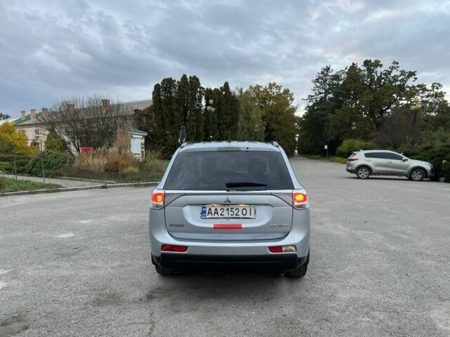 Серый Мицубиси Аутлендер, объемом двигателя 2.4 л и пробегом 199 тыс. км за 13200 $, фото 5 на Automoto.ua