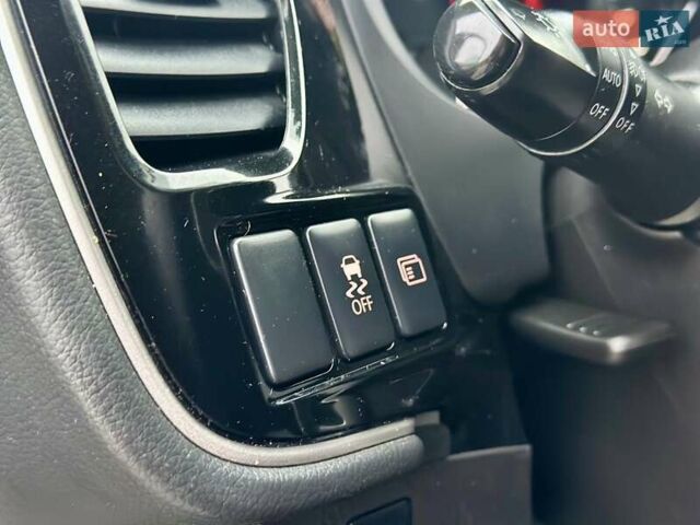 Сірий Міцубісі Аутлендер, об'ємом двигуна 2.3 л та пробігом 207 тис. км за 13700 $, фото 26 на Automoto.ua