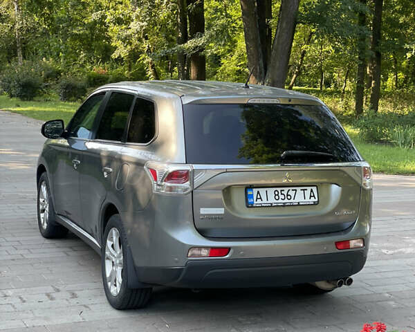 Серый Мицубиси Аутлендер, объемом двигателя 2.4 л и пробегом 150 тыс. км за 10750 $, фото 6 на Automoto.ua