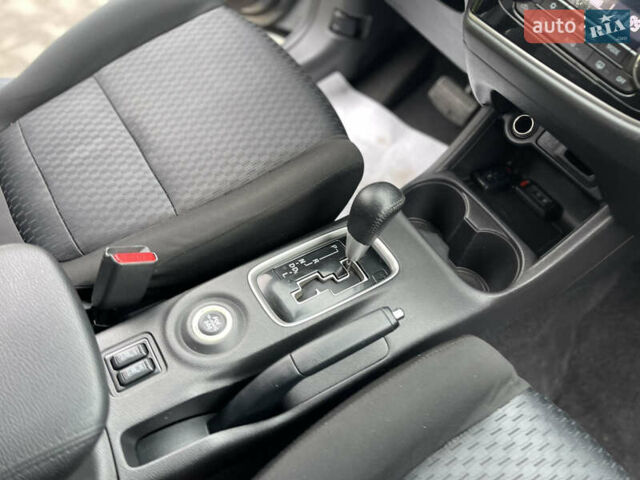 Сірий Міцубісі Аутлендер, об'ємом двигуна 2.4 л та пробігом 240 тис. км за 9999 $, фото 22 на Automoto.ua