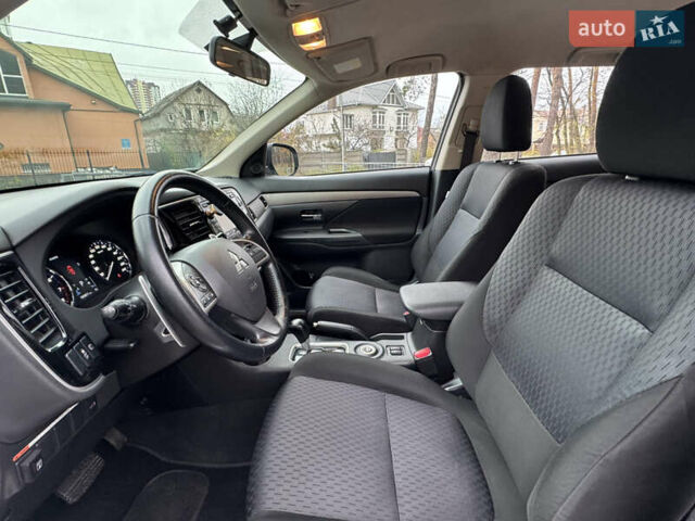 Сірий Міцубісі Аутлендер, об'ємом двигуна 2.36 л та пробігом 177 тис. км за 13499 $, фото 23 на Automoto.ua