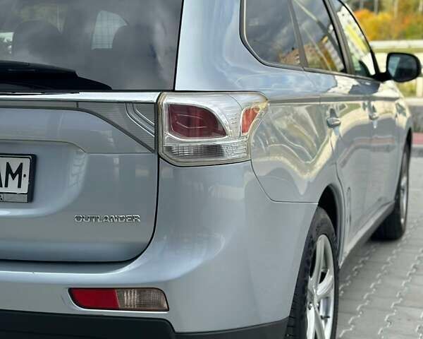 Серый Мицубиси Аутлендер, объемом двигателя 2.4 л и пробегом 228 тыс. км за 13999 $, фото 8 на Automoto.ua