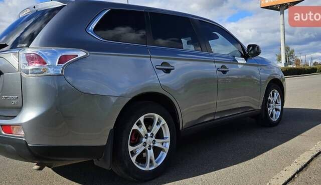 Міцубісі Аутлендер 2013 у Кривому Розі на Automoto.ua Сірий Міцубісі Аутлендер, об'ємом двигуна 3 л та пробігом 104 тис. км за 13500 $, фото 15 на Automoto.ua