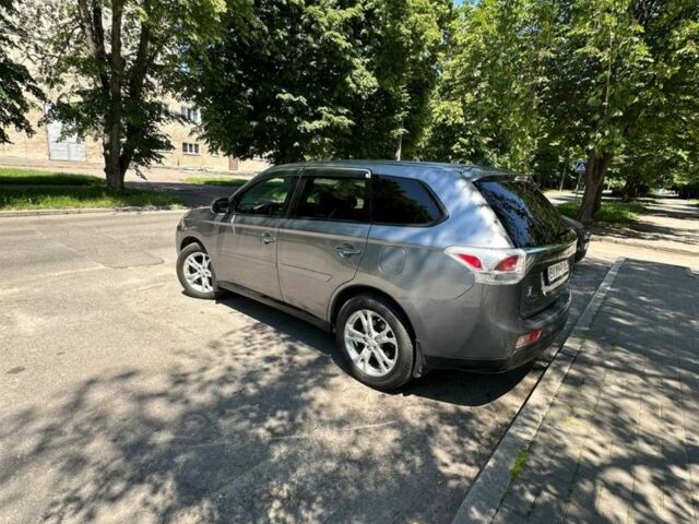 Сірий Міцубісі Аутлендер, об'ємом двигуна 2.4 л та пробігом 200 тис. км за 271 $, фото 3 на Automoto.ua