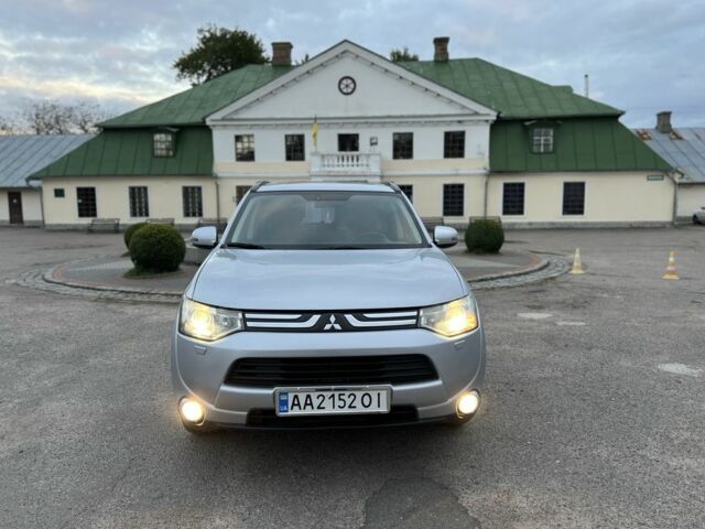 Серый Мицубиси Аутлендер, объемом двигателя 2.4 л и пробегом 199 тыс. км за 13200 $, фото 1 на Automoto.ua
