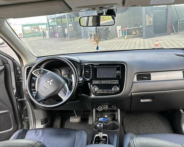 Сірий Міцубісі Аутлендер, об'ємом двигуна 2.35 л та пробігом 194 тис. км за 12800 $, фото 8 на Automoto.ua