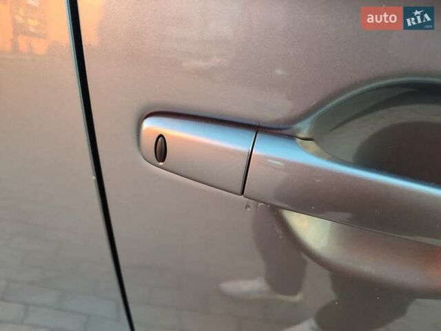 Серый Мицубиси Аутлендер, объемом двигателя 2.3 л и пробегом 250 тыс. км за 13499 $, фото 4 на Automoto.ua