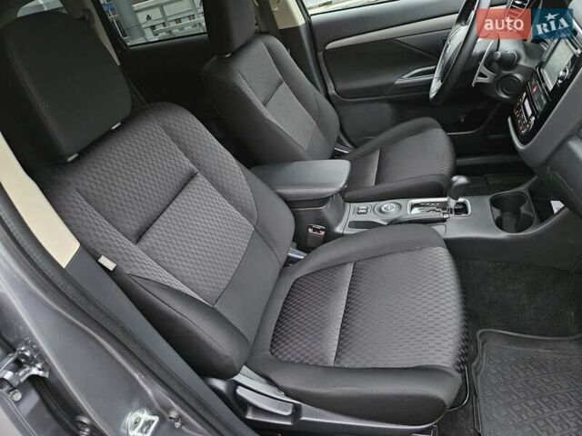 Серый Мицубиси Аутлендер, объемом двигателя 2.4 л и пробегом 72 тыс. км за 15900 $, фото 27 на Automoto.ua