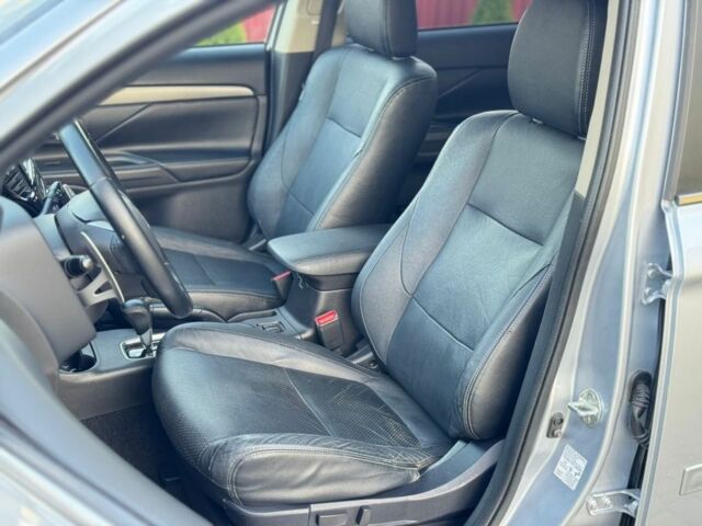 Сірий Міцубісі Аутлендер, об'ємом двигуна 2.3 л та пробігом 190 тис. км за 13800 $, фото 4 на Automoto.ua