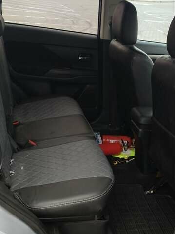 Сірий Міцубісі Аутлендер, об'ємом двигуна 2 л та пробігом 231 тис. км за 12200 $, фото 10 на Automoto.ua