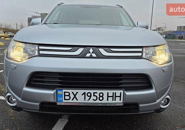 Серый Мицубиси Аутлендер, объемом двигателя 2.36 л и пробегом 54 тыс. км за 15400 $, фото 6 на Automoto.ua