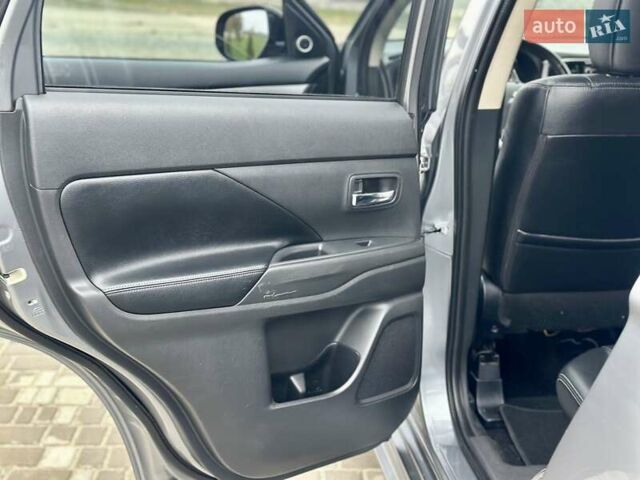 Сірий Міцубісі Аутлендер, об'ємом двигуна 2.3 л та пробігом 207 тис. км за 13700 $, фото 44 на Automoto.ua