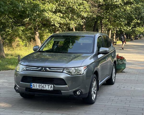 Серый Мицубиси Аутлендер, объемом двигателя 2.4 л и пробегом 150 тыс. км за 10750 $, фото 3 на Automoto.ua